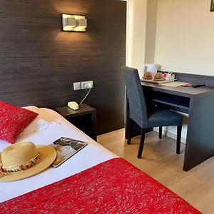https://le-cheval-blanc-arles.fr-provencehotel.com